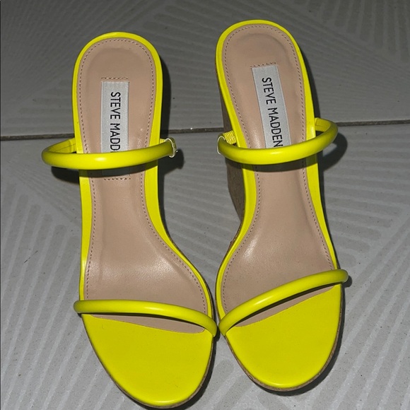 Steve Madden Yellow Wedge Sandals (love island vibes) - Picture 2 of 4